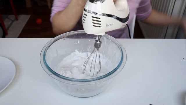WILL IT WHIP?? (VEGAN WHIPPED CREAM TEST) | NATURE'S CHARM COCONUT WHIPPING CREAM смотреть онлайн