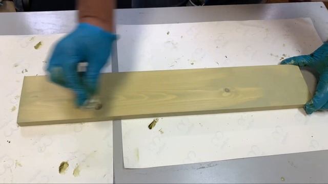 Масло для дерева с карнаубским воском. Зеленый колер в бесцветной и белой базе W.House смотреть онлайн