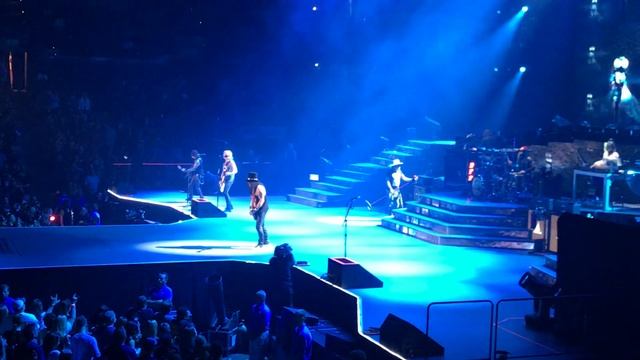 GUNS-N-ROSES - "USED TO LOVE HER" LIVE AT TD GARDEN IN BOSTON - 10/22/17 смотреть онлайн