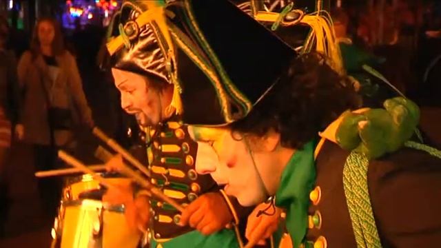 Acrobatiek op de Waalkade, Nijmeegse Vierdaagse 2012 смотреть онлайн