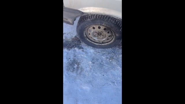 Улёт в сугроб, и дотяжка ручника))) смотреть онлайн