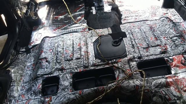 Шумка пола Хундай Гетц клеим правую сторону продолжение (часть 4) смотреть онлайн