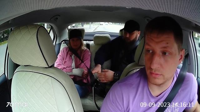 Неадекватный пассажир! Хотел тыкнуть ножом заднее колесо, но Зассал маленький пугач. смотреть онлайн