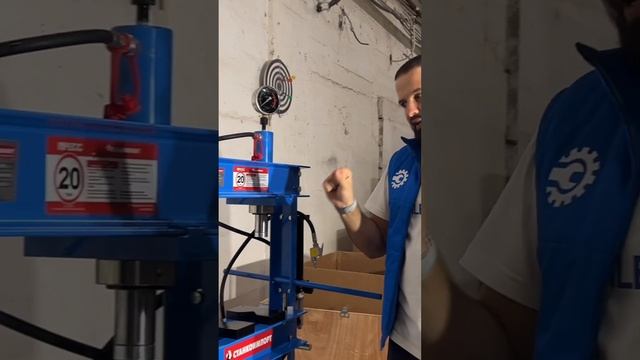 Функции подвижного цилиндра и манометр у пресса. #гидравлика смотреть онлайн