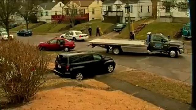 Robbers Caught On Camera Taking Rifles And Other Weapon From Gun Store