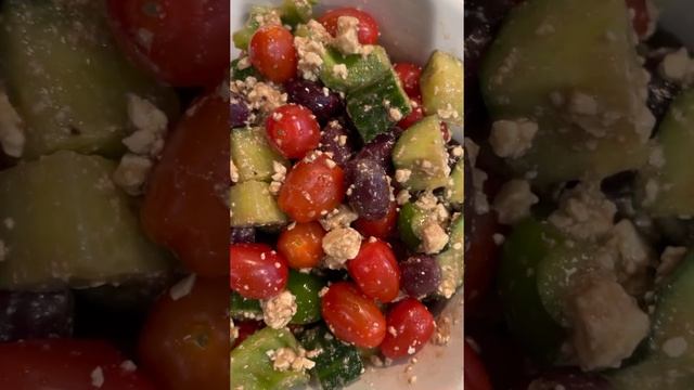 Greek salad: olives, tomatoes, cucumber, green bell pepper ,feta cheese and balsamic vinegar.. смотреть онлайн