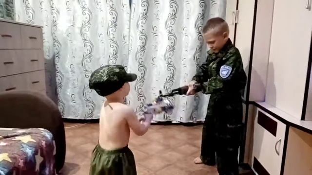 Детки играют в прятки🤫🙈Семья Лопатиных💕 смотреть онлайн