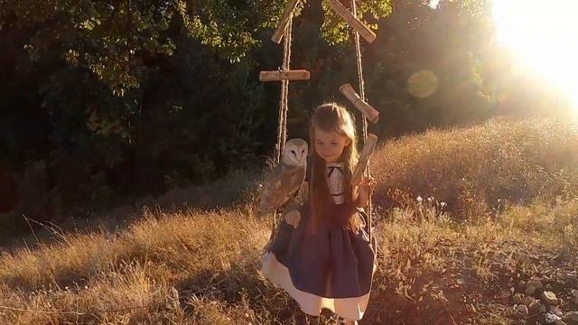 фотосессия с совой сипухой в тонельной балке. Сипуха Масяня, модель Эмилия Ковригина смотреть онлайн