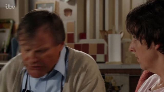 Coronation Street - Roy Comes Up With A Visiting Plan For Hayley's Hospital Stay смотреть онлайн