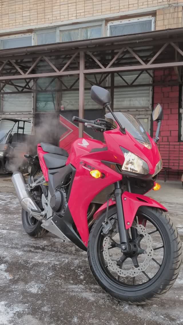 Honda CBR400R из Японии смотреть онлайн