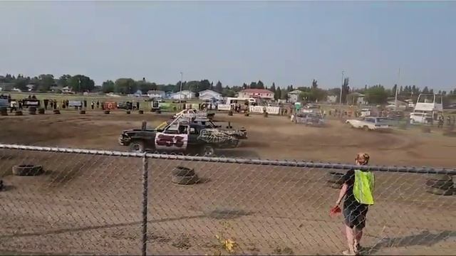 УЖАС ЧТО ТВОРЯТ // СОРЕВНОВАНИЯ НА ЛОШАДЯХ И НА МАШИНАХ . смотреть онлайн