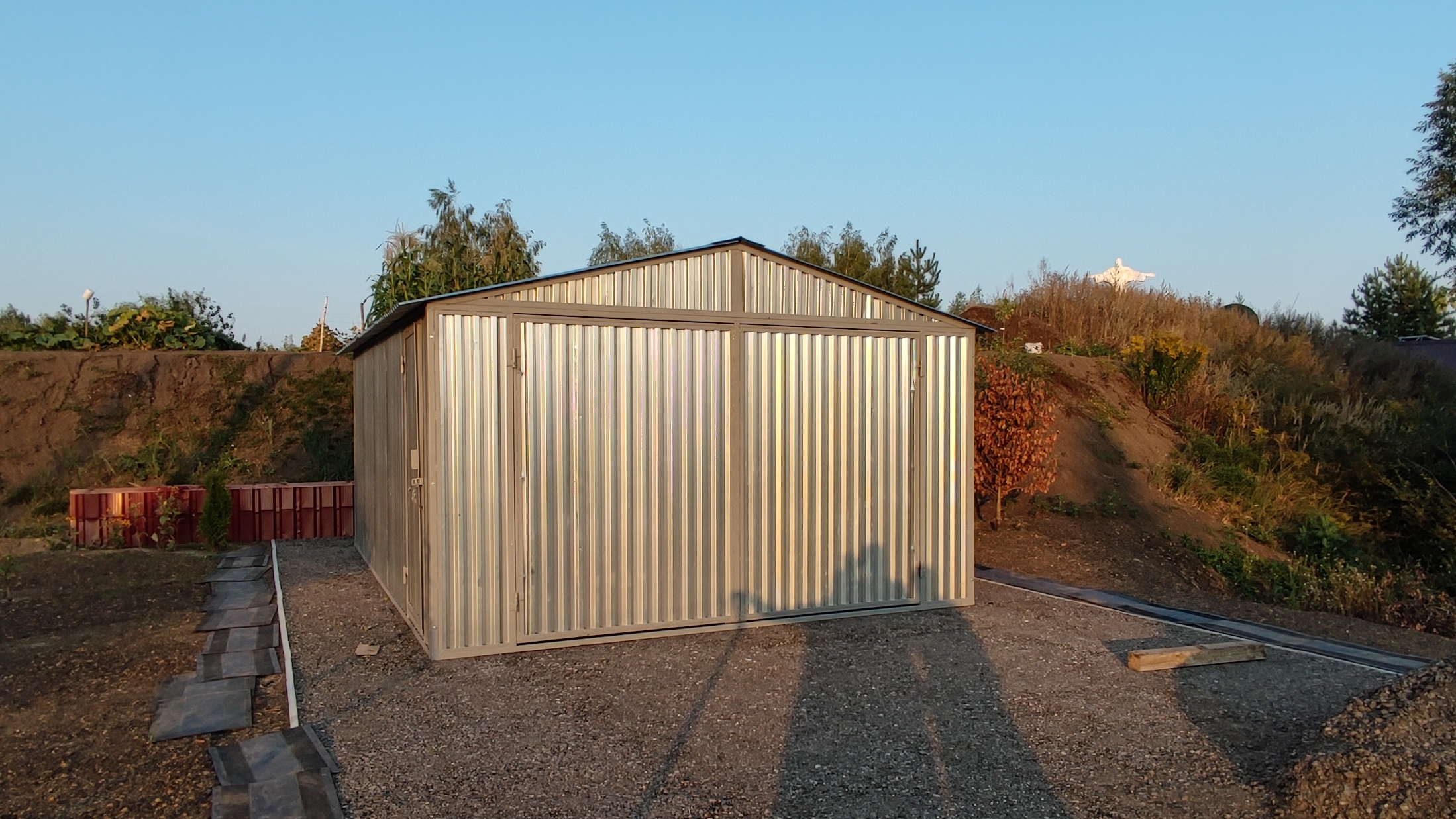 Двухскатный каркасный гараж металлический разборный пенал 4х5.50х2.60м с толщиной профлиста 0.8мм смотреть онлайн