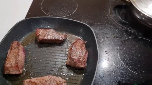 САМЫЙ ПРОСТОЙ РЕЦЕПТ ПРИГОТОВЛЕНИЯ СТЕЙКА(МЯСА) НА СКОВОРОДЕ
