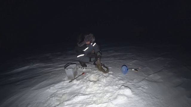 ОДИН НА ЛЬДУ  рыбалка с ночёвкой в мороз  -30  НАЛИМ выезд 2