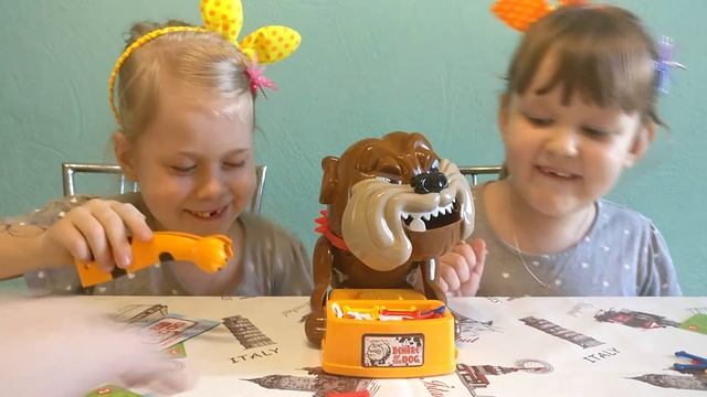 Bad Dog Челендж украсть косточки у Собаки Кусаки получить приз Kinder Surprise Beware of the dog смотреть онлайн