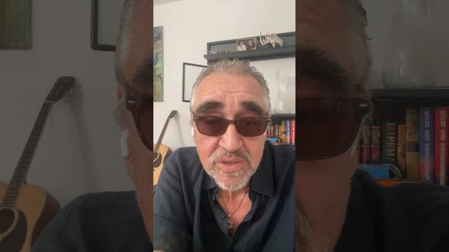 ВЕСЕЛЫЙ ХОЛОСТЯК смотреть онлайн