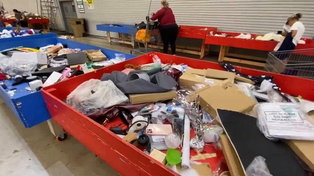 Обзор магазина «потерянных» посылок/Все за 50 центов/Что мы купили?//Жизнь в США смотреть онлайн