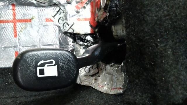 Что делать если не открывается лючок бензобака на Хундай смотреть онлайн