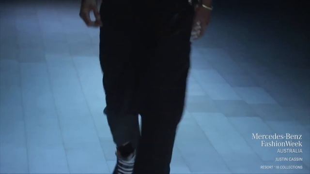 Mercedes Benz Australian Fashion Week 2017 - Justin Cassin смотреть онлайн