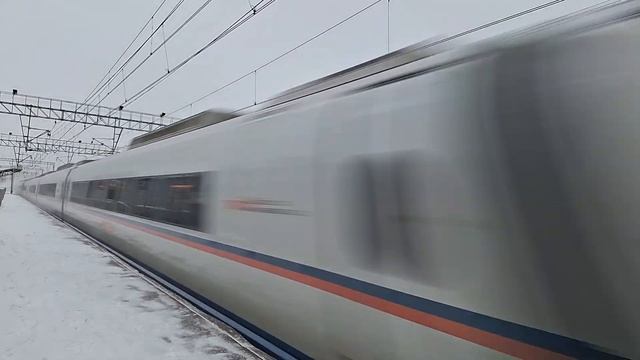 Первый рейс Авроры, ещё другие поезда проследуют на пл.Славянку ( Аврора ЭП2К-500 номер 743) смотреть онлайн