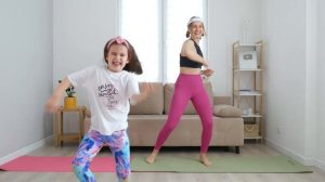 Веселая детская зарядка с Вероникой и Аей. Зарядка для детей. Фитнес упражнения для детей и мам