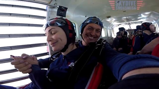 Irina Prikhodko's Tandem skydive! смотреть онлайн