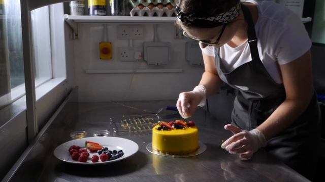 Praline Pastry & Chocolate Shop смотреть онлайн