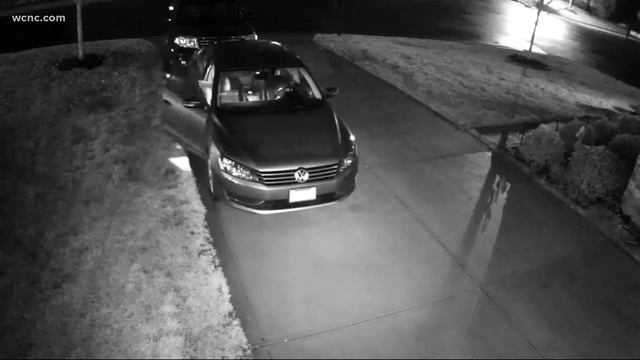 Suspects crash car into homeowner's fence, police say смотреть онлайн