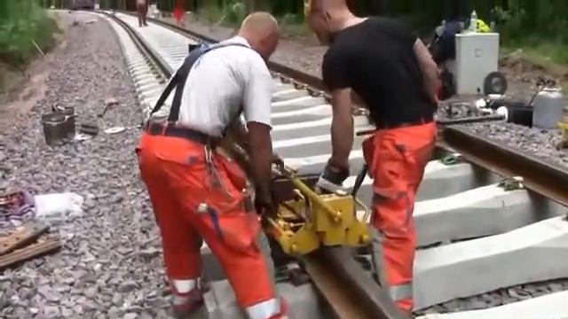 Термитная сварка рельс на железной дороге смотреть онлайн