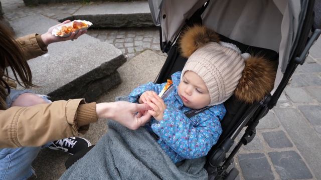 We tried some of Germany’s most popular street foods: CURRYWURST & DÖNER KEBAB🤤😋 | American's Revie смотреть онлайн