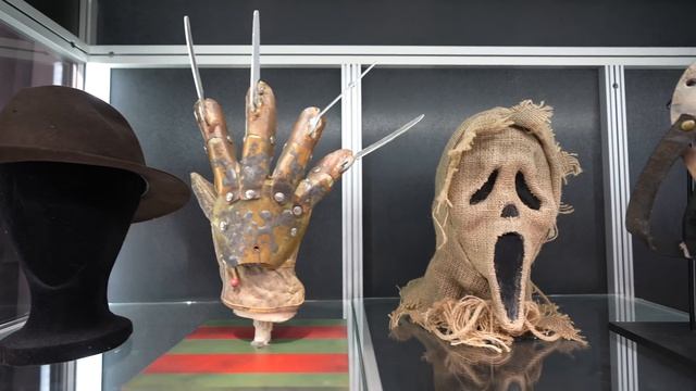 REAL Horror Movie Props and MORE - Poltergeist Clown, The Thing, Friday the 13th (PropStore) 4K смотреть онлайн