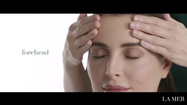 La Mer Lifting Contour Serum - Application Technique смотреть онлайн