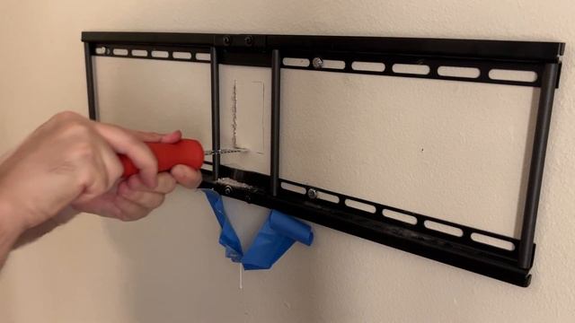 Wall Mounting 70 Inch Samsung TU7000 TV with Cheetah Mount Kit смотреть онлайн