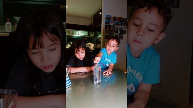 How to create electrolysis water using salt, water, and battery смотреть онлайн