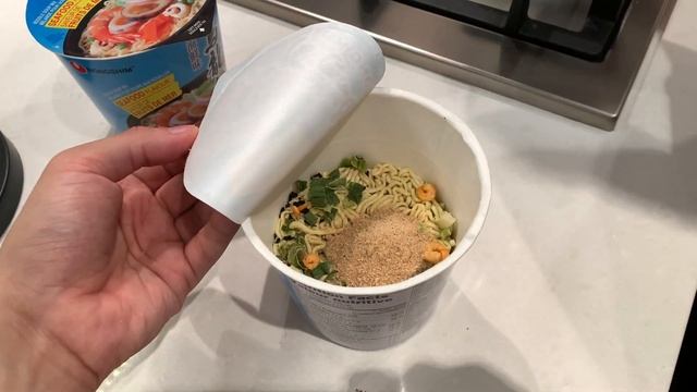 Nongshim Oolong Men Seafood Flavour Noodle смотреть онлайн