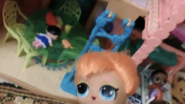 Вика и Неон гуляют на улице . Видео с куклами лол смотреть онлайн