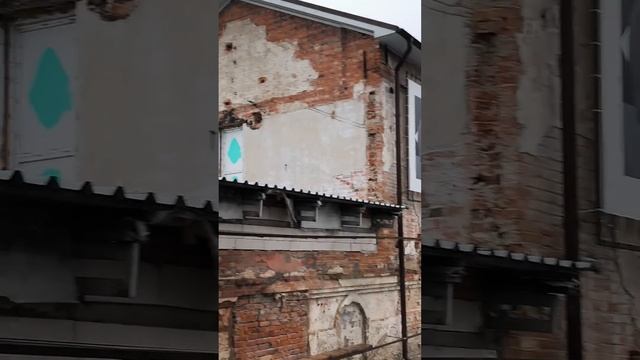 Река Тускарь в Курске и, труба с куполом) воздушная тревога как всегда. Стенды с деятелями. #Курск смотреть онлайн