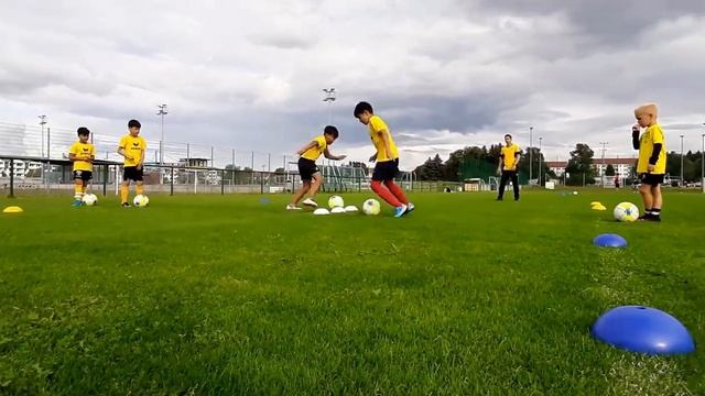 Интенсивные футбольные тренировки ⚽️ Идеи тренировок в малых группах 👉 U7-U8-U9 смотреть онлайн