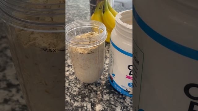 Watch me make my protein shake! #healthyliving #proteinshake #oatmeal #bananas #oatmilk #honey #asm смотреть онлайн