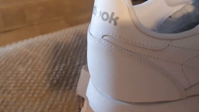 REEBOK CLASSIC All White LEATHER shoes смотреть онлайн