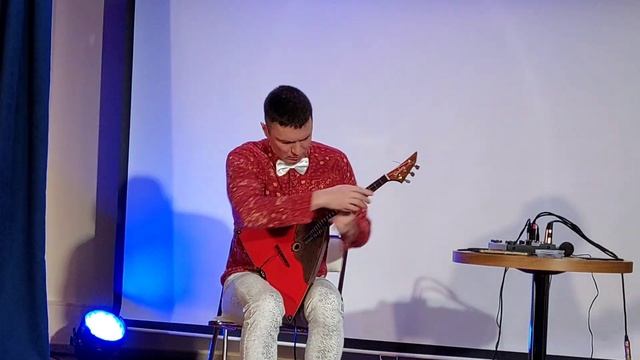 Самарский балалаечник Артемий Варанкин наяривает частушки смотреть онлайн