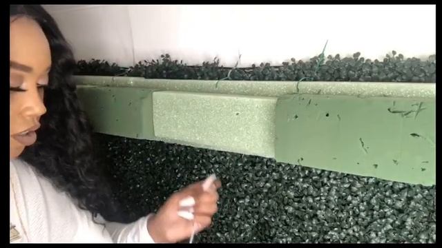 Boxwood Backdrop with Neon Sign смотреть онлайн