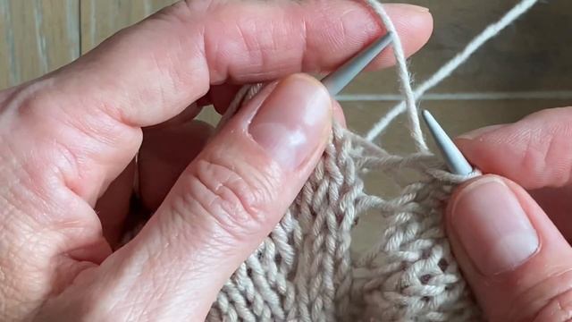 Летняя футболка спицами 1. Пряжа cotton viscose bamboo. Набор петель | реглан сверху | прибавки смотреть онлайн