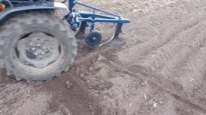 солис 26 и плуг скаут 230 пашем