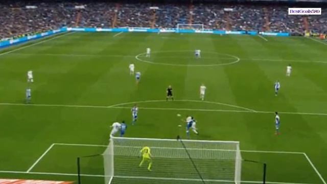 CRISTIANO RONALDO CHECKS BLOODY HEAD INJURY WITH REAL MADRID PHYSIO’S SMARTPHONE WHILE HE’S STILL O