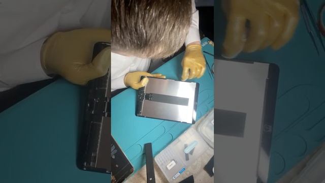 Замена аккумулятора IPad Pro 10.5. Часть 2 смотреть онлайн