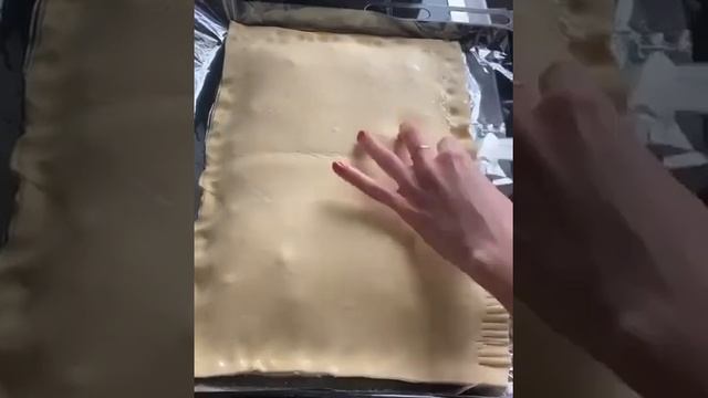 ПИРОГ ИЗ СЛОЕНОГО ПРЕСНОГО ТЕСТА 😍 смотреть онлайн