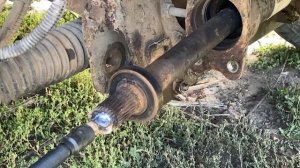 Вынимаю полуось переднего моста на Кайроне съемником для форсунок!