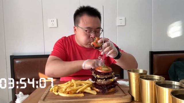 天津汉堡挑战，十分钟吃完318元摩天楼汉堡即可免单，能吃饱吗？ смотреть онлайн