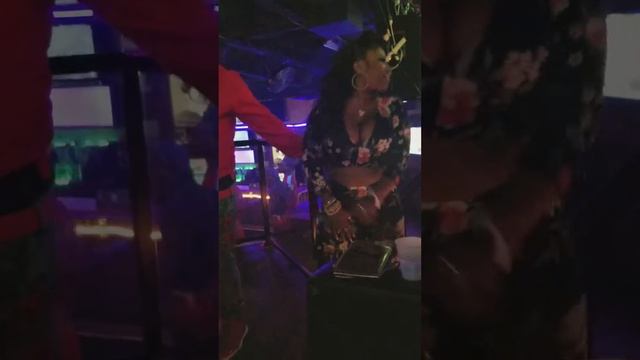 _imsotyra💋 Baby cum gimme sumthin oh😍Tyra Moore The Auntie смотреть онлайн